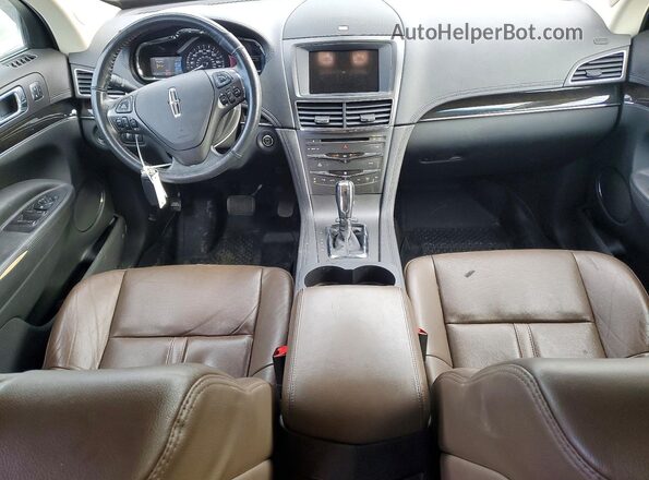 2LMHJ5AT6JBL00177 2018 LINCOLN MKT White წინა პანელის ხედი