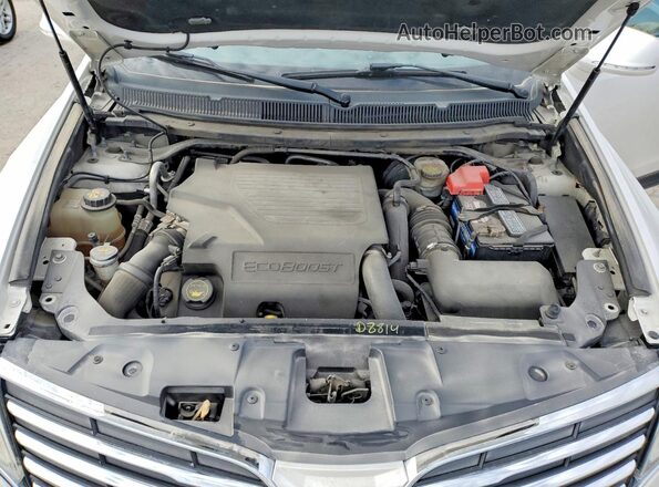 2LMHJ5AT6JBL00177 2018 LINCOLN MKT White ძრავის განყოფილების ხედი