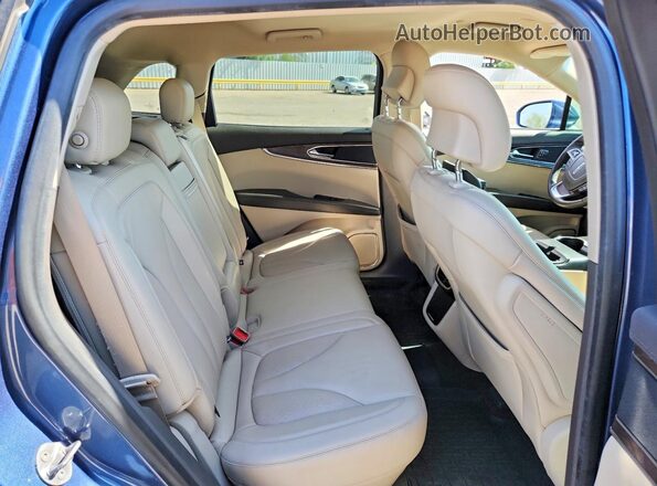 2LMPJ6K97KBL41763 2019 LINCOLN NAUTILUS Blue Вид задньої частини салону