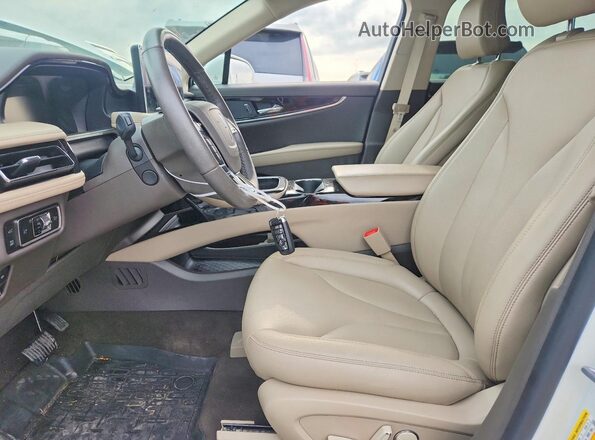 2LMPJ8J96PBL17250 2023 LINCOLN NAUTILUS White წინა სალონის ხედი