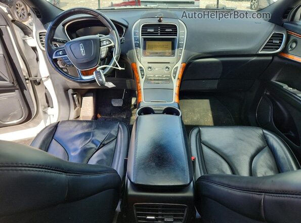 2LMPJ8L98KBL51213 2019 LINCOLN NAUTILUS White Вид панелі приладів