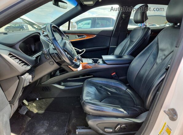 2LMPJ8L98KBL51213 2019 LINCOLN NAUTILUS White Вид салону спереду