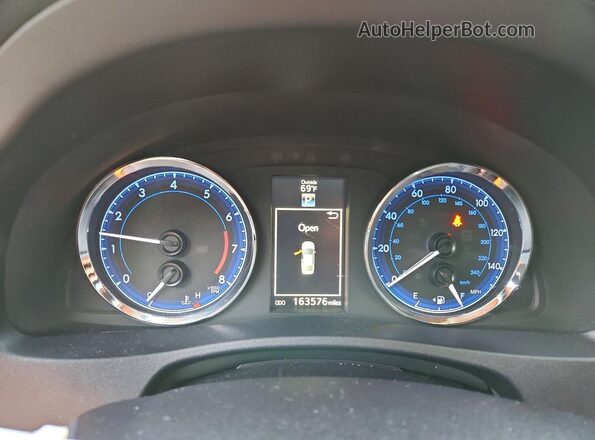2T1BURHE0JC005045 2018 TOYOTA COROLLA Black Instrument cluster view