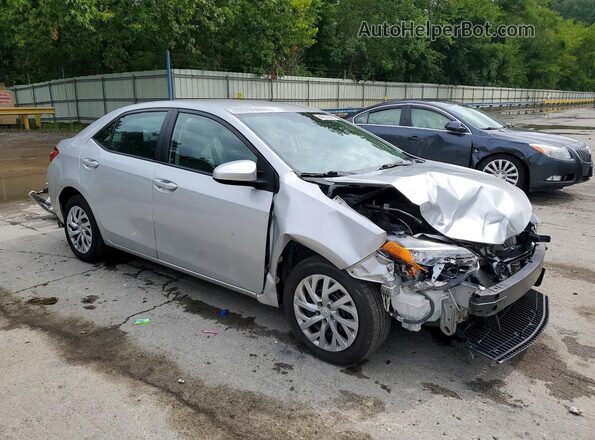 2T1BURHE4HC810699 2017 TOYOTA COROLLA Silver Przód prawy