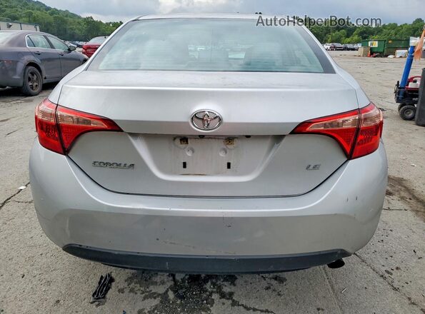2T1BURHE4HC810699 2017 TOYOTA COROLLA Silver Widok z tyłu