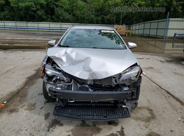 2T1BURHE4HC810699 2017 TOYOTA COROLLA Silver Widok z przodu