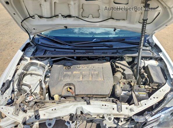 2T1BURHE4JC059755 2018 TOYOTA COROLLA Белый Вид задней части салона