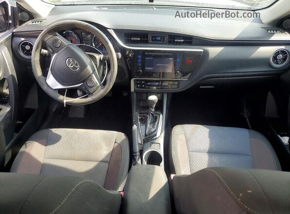2T1BURHE4JC976002 2018 TOYOTA COROLLA Синий Вид панели приборов