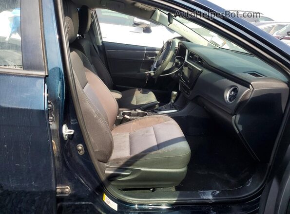2T1BURHE4JC976002 2018 TOYOTA COROLLA Синий Вид салона спереди