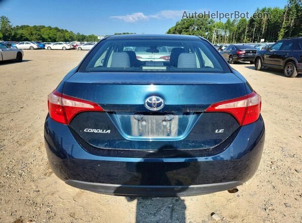 2T1BURHE5JC048473 2018 TOYOTA COROLLA Blue Вид ззаду