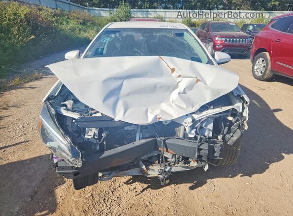 2T1BURHE6JC034288 2018 TOYOTA COROLLA Белый Вид спереди