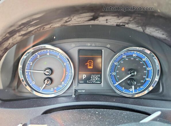 2T1BURHE9JC015086 2018 TOYOTA COROLLA Red Widok zestawu wskaźników