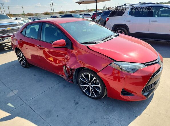 2T1BURHE9JC015086 2018 TOYOTA COROLLA Red Przód prawy