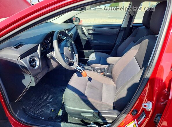 2T1BURHE9JC015086 2018 TOYOTA COROLLA Red Widok wnętrza z przodu