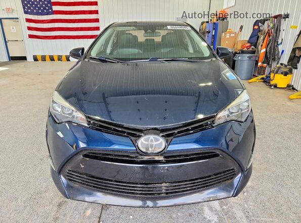 2T1BURHE9JC989022 2018 TOYOTA COROLLA Blue Widok z przodu