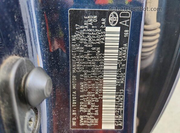 2T1BURHE9JC989022 2018 TOYOTA COROLLA Blue Widok komory silnika
