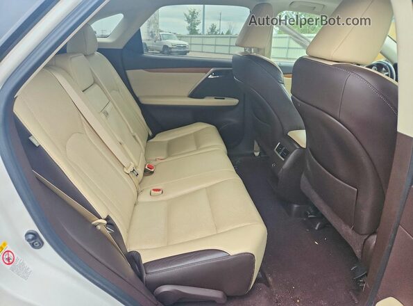 2T2BZMCA6HC129853 2017 LEXUS RX White Вид задньої частини салону