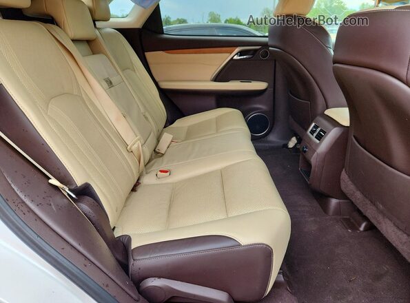 2T2BZMCAXHC088949 2017 LEXUS RX Белый Вид задних сидений