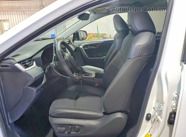 2T3A1RFV2SW607024 2025 TOYOTA RAV4 Белый Вид салона спереди