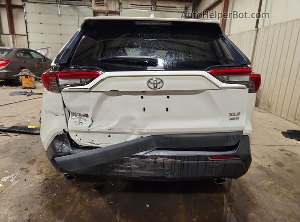 2T3A1RFVXKW014916 2019 TOYOTA RAV4 White Rear view