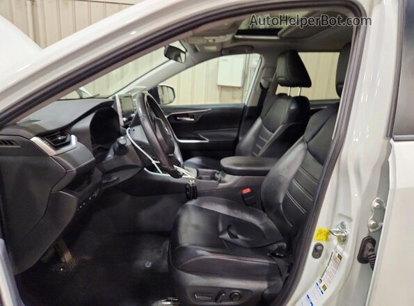 2T3A1RFVXKW014916 2019 TOYOTA RAV4 White Front interior view
