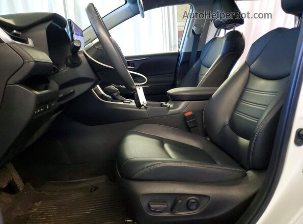 2T3B6RFV6RW055723 2024 TOYOTA RAV4 White Вид салону спереду