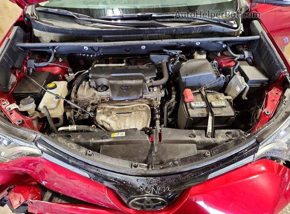 2T3BFREV3JW853229 2018 TOYOTA RAV4 Red Vista del compartimento del motor
