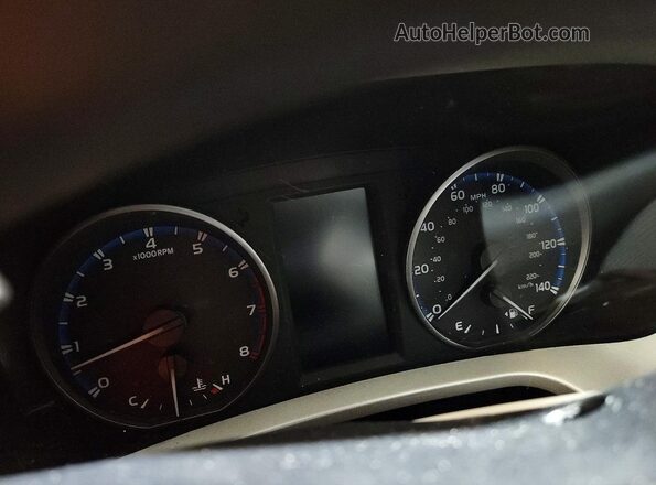 2T3BFREV7JW718450 2018 TOYOTA RAV4 Purple Instrument cluster view