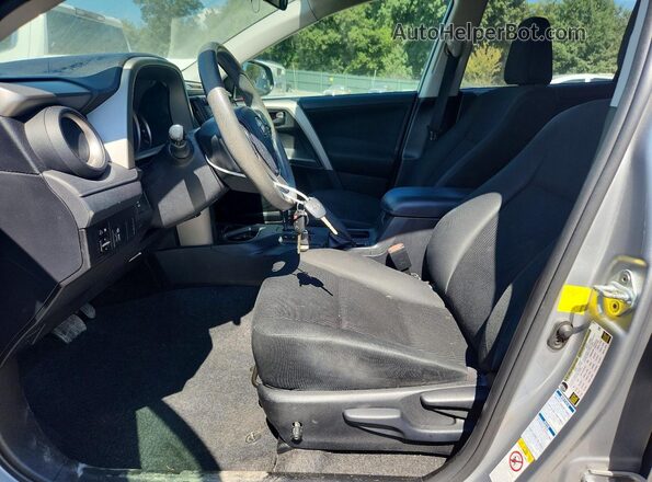 2T3BFREVXGW433282 2016 TOYOTA RAV4 Серебряный Вид салона спереди