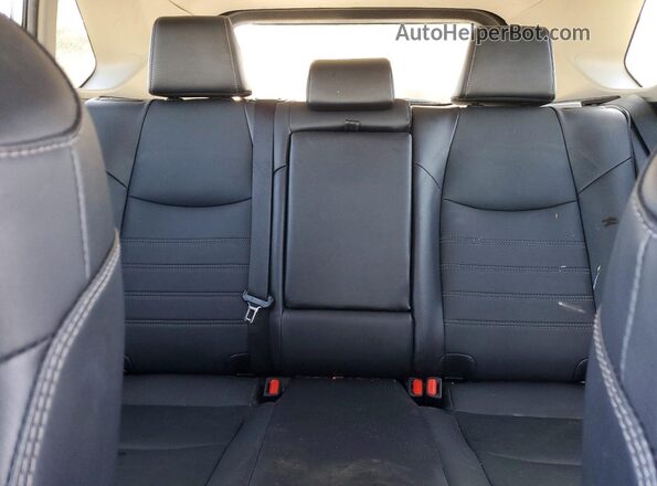 2T3C1RFV0NC212032 2022 TOYOTA RAV4 Silver Widok tylnych siedzeń