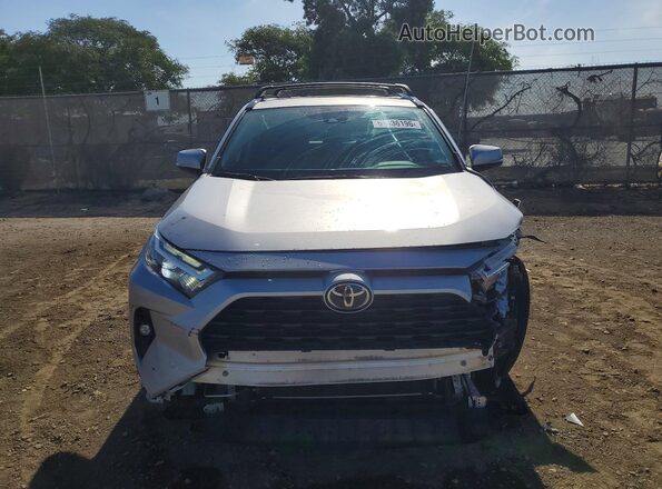 2T3C1RFV0NC212032 2022 TOYOTA RAV4 Silver Widok z przodu