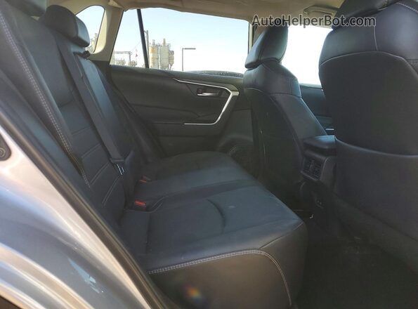 2T3C1RFV0NC212032 2022 TOYOTA RAV4 Silver Widok wnętrza z tyłu