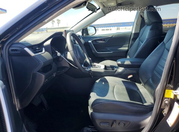 2T3C1RFV9MC168742 2021 TOYOTA RAV4 Черный Вид салона спереди