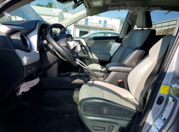 2T3DFREV0HW552940 2017 TOYOTA RAV4 Silver Vista interior delantera