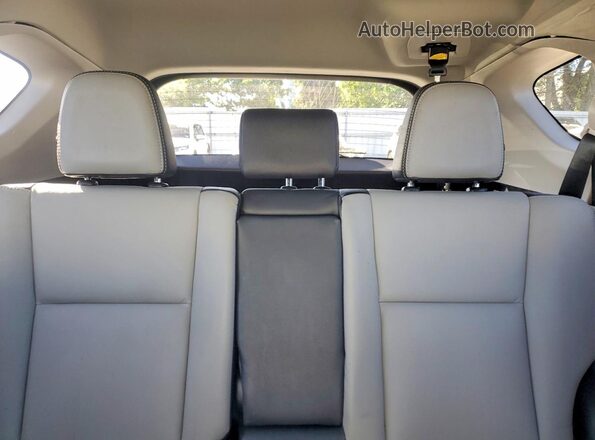 2T3DFREV3HW634709 2017 TOYOTA RAV4 White უკანა სავარძლების ხედი