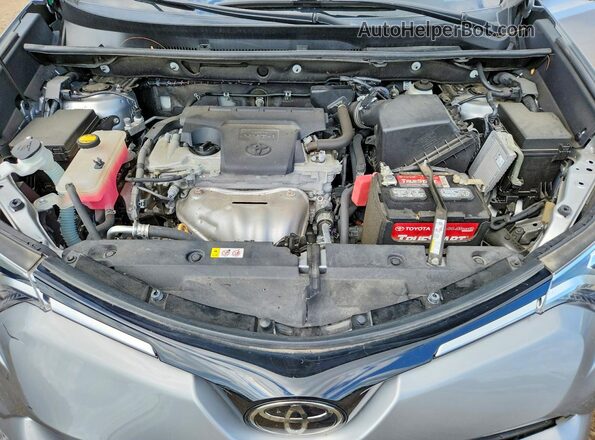 2T3DFREV7JW855669 2018 TOYOTA RAV4 Silver Vista del compartimento del motor