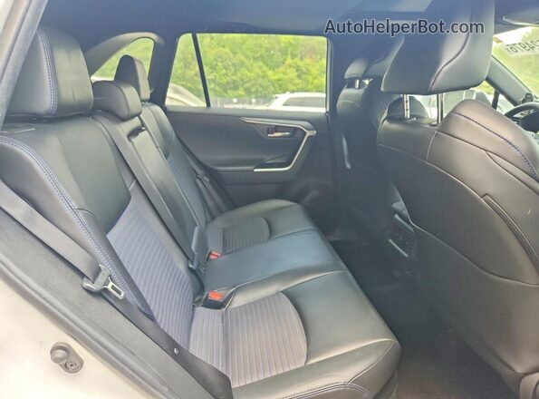 2T3E6RFV3SW085393 2025 TOYOTA RAV4 White Vista interior trasera