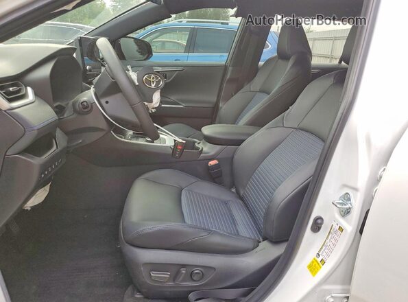 2T3E6RFV9SW084944 2025 TOYOTA RAV4 White Widok wnętrza z przodu