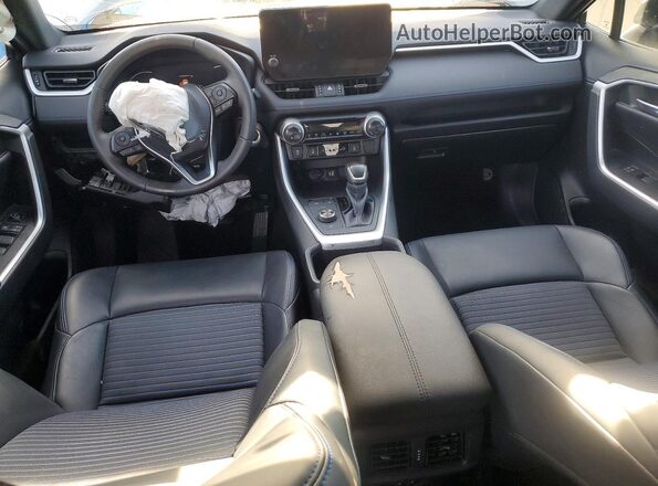 2T3E6RFVXPW040720 2023 TOYOTA RAV4 Silver Widok deski rozdzielczej