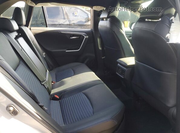 2T3E6RFVXPW040720 2023 TOYOTA RAV4 Silver Widok wnętrza z tyłu