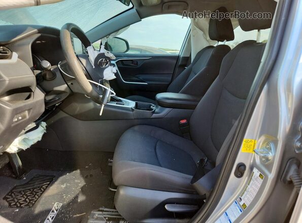 2T3F1RFV4MC146838 2021 TOYOTA RAV4 Серебряный Вид салона спереди