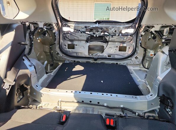 2T3G1RFV4KC004233 2019 TOYOTA RAV4 Silver Հետևի նստատեղերի տեսք