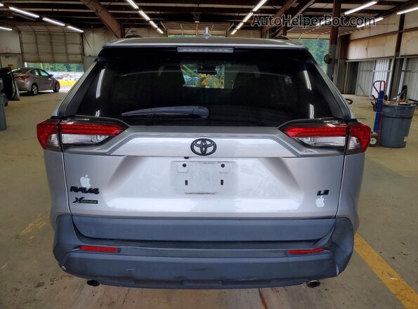 2T3H1RFV8MC135317 2021 TOYOTA RAV4 Silver Vista trasera
