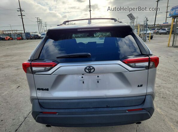 2T3H1RFV9MC093496 2021 TOYOTA RAV4 Серебряный Вид сзади