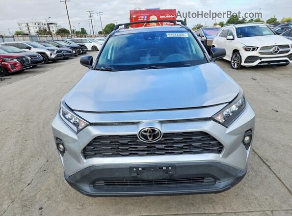 2T3H1RFV9MC093496 2021 TOYOTA RAV4 Серебряный Вид спереди
