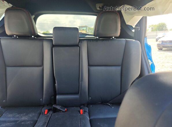 2T3JFREV9HW592873 2017 TOYOTA RAV4 Blue Вид задніх сидінь