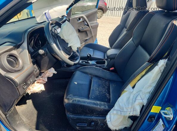 2T3JFREV9HW592873 2017 TOYOTA RAV4 Blue Вид салону спереду