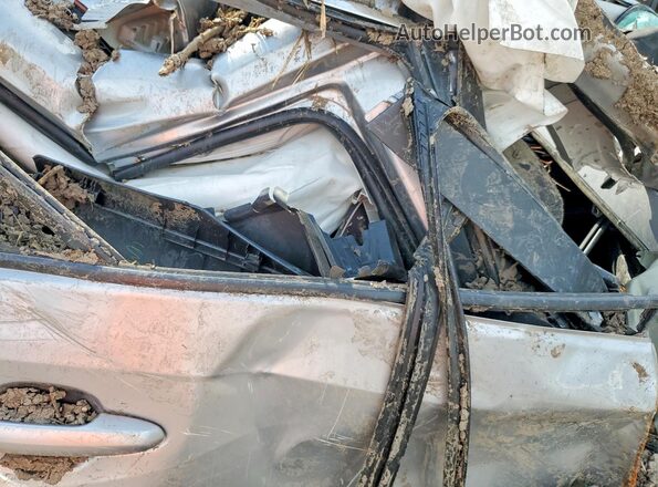 2T3LWRFV0NW141348 2022 TOYOTA RAV4 Серебряный Вид задних сидений
