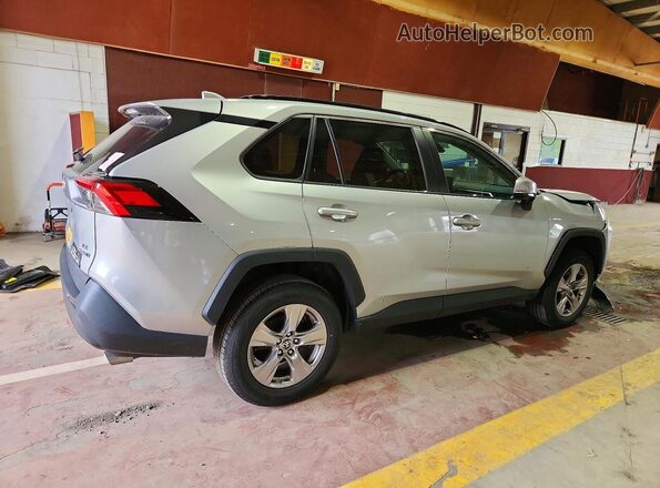 2T3MWRFV7NW145210 2022 TOYOTA RAV4 Silver Հետևի աջ