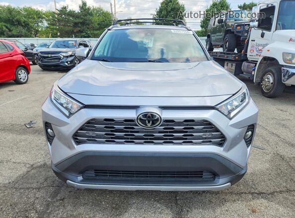 2T3N1RFVXMC227659 2021 TOYOTA RAV4 Silver Вид спереду